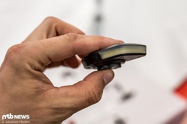 Kein Scheinwerfer, aber ein praktisches Zusatzlicht mit 270° Abstrahlwinkel, um besser gesehen zu werden Kein Scheinwerfer, aber ein praktisches Zusatzlicht mit 270° Abstrahlwinkel, um besser gesehen zu werden