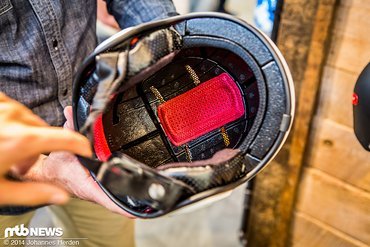 Das Innenmaterial soll sich nach einem Sturz nämlich wieder in die Ausgangsposition zurück bewegen. Das Innenmaterial soll sich nach einem Sturz nämlich wieder in die Ausgangsposition zurück bewegen.