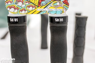 135 mm Länge und 108 Gramm pro Paar. Ob man damit so schnell ist wie Loosedog oder Ratboy? Würden wir nicht drauf wetten wollen. Gut sehen sie trotzdem aus! 135 mm Länge und 108 Gramm pro Paar. Ob man damit so schnell ist wie Loosedog oder Ratboy? Würden wir nicht drauf wetten wollen. Gut sehen sie trotzdem aus!