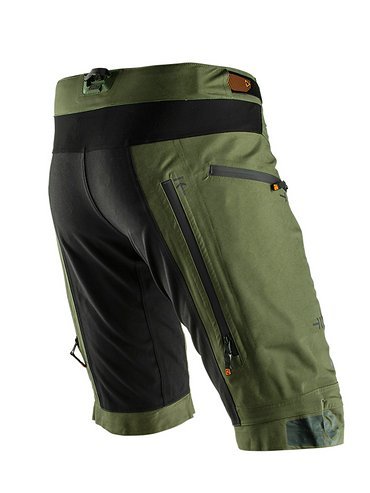 Wenn die Trails im Herbst nass und matschig werden, schlägt die Stunde der wasserdichten DBX 5.0-Shorts Wenn die Trails im Herbst nass und matschig werden, schlägt die Stunde der wasserdichten DBX 5.0-Shorts
