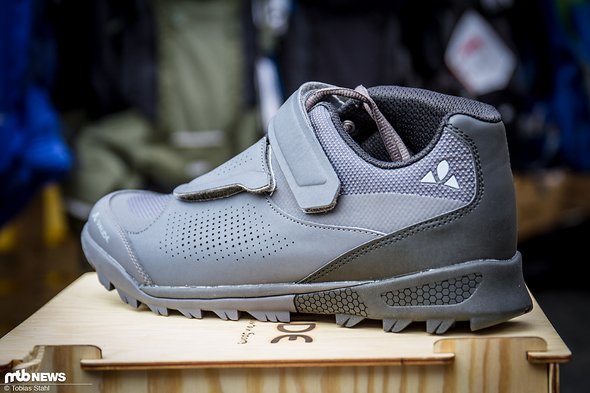 Trotz der guten Schutzfunktion mit verstärkter Zehenkappe und hoch geschnittener Innenseite soll der Schuh gut belüftet sein Trotz der guten Schutzfunktion mit verstärkter Zehenkappe und hoch geschnittener Innenseite soll der Schuh gut belüftet sein