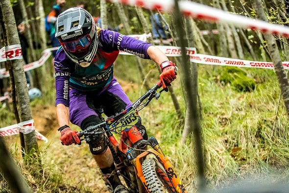 Enge Kurven und viel zu pedalieren auf der dritten Stage - Anita zeigt, wie es läuft! Enge Kurven und viel zu pedalieren auf der dritten Stage - Anita zeigt, wie es läuft!