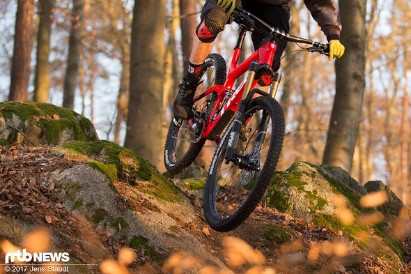 Wer viele Stunden im Sattel verbringt und Komfort auf Singletrails sucht wird hier fündig Wer viele Stunden im Sattel verbringt und Komfort auf Singletrails sucht wird hier fündig