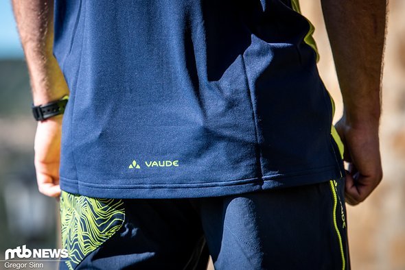 Hinten ist das Vaude Moab IV-Trikot weit nach unten gezogen Hinten ist das Vaude Moab IV-Trikot weit nach unten gezogen