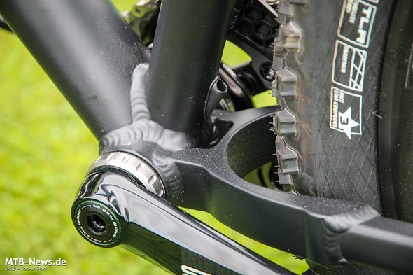 Gute Reifenfreiheit und die Option auf einen Umwerfer am Nukeproof Scout Comp Komplettrad mit 1x10-fach Antrieb. Gute Reifenfreiheit und die Option auf einen Umwerfer am Nukeproof Scout Comp Komplettrad mit 1x10-fach Antrieb.