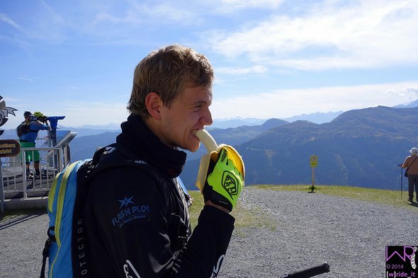 Seriengesamtzweiter Amateur Men Daniel von Kossak - mit dieser Banane zur überhaupt drittschnellsten Zeit im ganzen Rennen Seriengesamtzweiter Amateur Men Daniel von Kossak - mit dieser Banane zur überhaupt drittschnellsten Zeit im ganzen Rennen