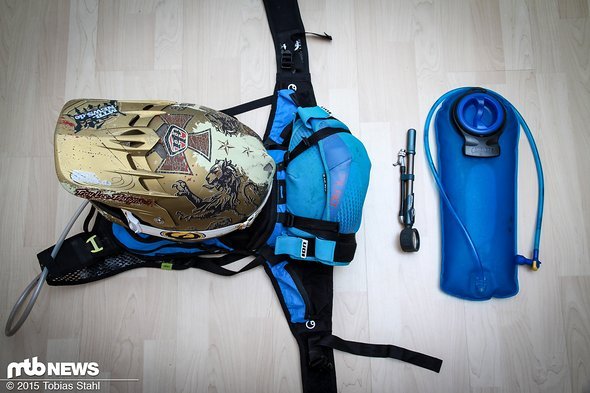 Akzeptabel im Packtest: Mit 6,5l Volumen kann der Ergon BE2 Enduro fast alles schlucken, was wir mitnehmen wollten Akzeptabel im Packtest: Mit 6,5l Volumen kann der Ergon BE2 Enduro fast alles schlucken, was wir mitnehmen wollten