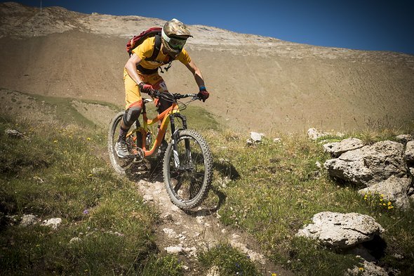 Sichere Kettenführung auch in grobem Terrain wie hier in Les Deux Alpes Sichere Kettenführung auch in grobem Terrain wie hier in Les Deux Alpes