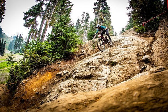 Slabz: von denen gibt es auf dem Garbanzo DH Kurs einige. Der Track führt über die härtesten Trails des BIkeparks. Slabz: von denen gibt es auf dem Garbanzo DH Kurs einige. Der Track führt über die härtesten Trails des BIkeparks.