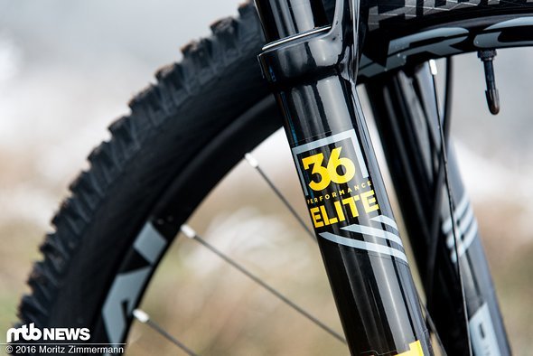 Das Herzstück des Ghost SL AMR X 9 LC bildet das Fahrwerk, bestehend aus Fox 36 Performance Elite mit RC2-Dämpfung … Das Herzstück des Ghost SL AMR X 9 LC bildet das Fahrwerk, bestehend aus Fox 36 Performance Elite mit RC2-Dämpfung …