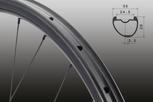 Für 50 € Aufpreis gibt es die Felge auch im matten UD-Finish, dann jedoch auch mit 10 g Mehrgewicht Für 50 € Aufpreis gibt es die Felge auch im matten UD-Finish, dann jedoch auch mit 10 g Mehrgewicht