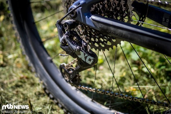 Der Name ist Programm: Unser X01 CC-Testrad ist selbstredend mit der SRAM X01 Eagle-Schaltung ausgestattet. Der Name ist Programm: Unser X01 CC-Testrad ist selbstredend mit der SRAM X01 Eagle-Schaltung ausgestattet.