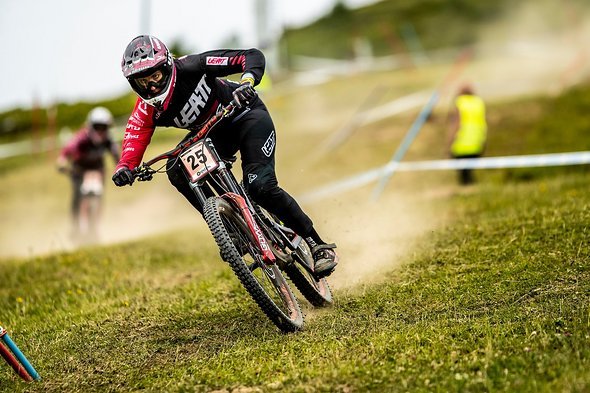 Für mich ist es relativ einfach, vom Endurobike zum DH-Bike zu wechseln, obwohl ich das DH-Bike fast nie fahre Für mich ist es relativ einfach, vom Endurobike zum DH-Bike zu wechseln, obwohl ich das DH-Bike fast nie fahre