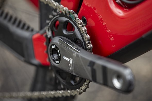 Der SRAM XO1 Eagle-Antrieb verrichtet geräuschlos und unauffällig seinen Dienst. Mit 30 Zähnen am Kettenblatt waren auch steile Anstiege gut zu meistern. Der SRAM XO1 Eagle-Antrieb verrichtet geräuschlos und unauffällig seinen Dienst. Mit 30 Zähnen am Kettenblatt waren auch steile Anstiege gut zu meistern.