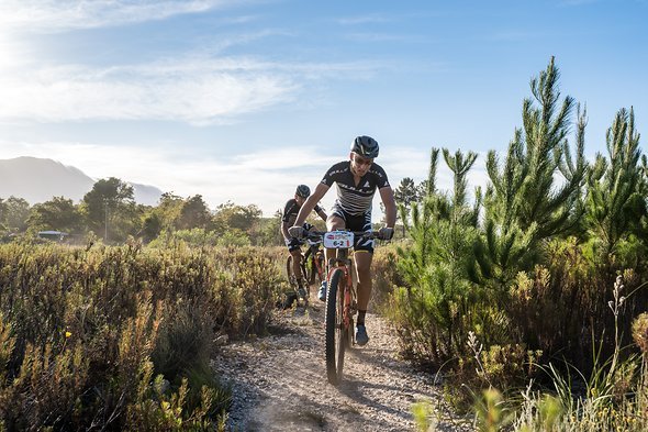 Die Beine drehen gut heute und wir sind gut unterwegs mit Cannondale. Zwischenzeitlich haben wir 2:30 Minuten Vorsprung auf das Team Trek Selle San Marco Die Beine drehen gut heute und wir sind gut unterwegs mit Cannondale. Zwischenzeitlich haben wir 2:30 Minuten Vorsprung auf das Team Trek Selle San Marco