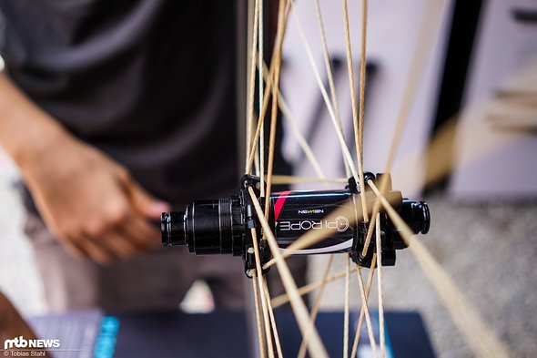 Die PI ROPE Speichen hatten wir das erste mal live auf dem Bike Festival am Gardasee gesehen Die PI ROPE Speichen hatten wir das erste mal live auf dem Bike Festival am Gardasee gesehen