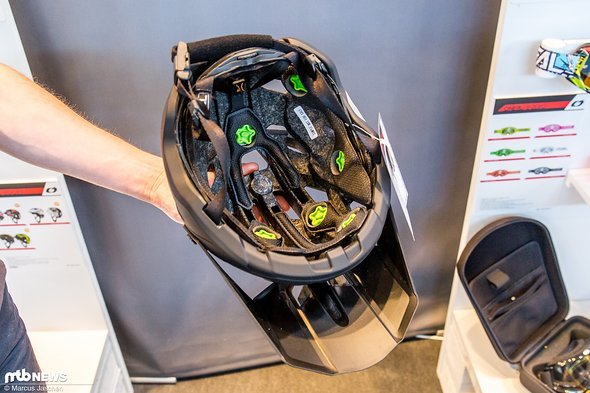 Im Topmodell des Helms findet sich O'Neals eigenes IPX-System, was den Kopf bei einem Sturz vor Rotationskräften schützen soll. Im Topmodell des Helms findet sich O'Neals eigenes IPX-System, was den Kopf bei einem Sturz vor Rotationskräften schützen soll.