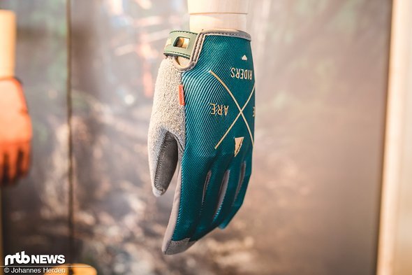 Handschuhe mit hochwertigen Klettverschlüssen, Frotteebesatz und allem Pipapo Handschuhe mit hochwertigen Klettverschlüssen, Frotteebesatz und allem Pipapo