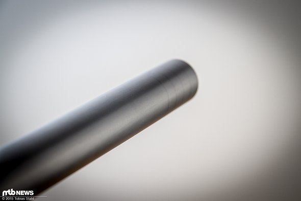 Feine Markierungen am Lenkerende helfen beim Kürzen des Lenkers Feine Markierungen am Lenkerende helfen beim Kürzen des Lenkers