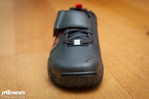 Im Zehenbereich ist Platz, der als Puffer bei Bodenproben dienen soll. Im Zehenbereich ist Platz, der als Puffer bei Bodenproben dienen soll.