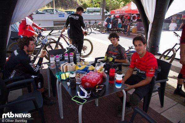 Während der Woche ebenfalls mit im Specialized Team dabei waren der Brasilianer André Bretas (rechts im Bild)... Während der Woche ebenfalls mit im Specialized Team dabei waren der Brasilianer André Bretas (rechts im Bild)...