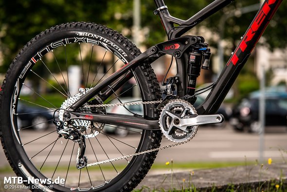 Shimanos neuer XTR 11-fach Antrieb und DT Swiss Spline Laufräder sollen am Serienbike verbaut sein. Shimanos neuer XTR 11-fach Antrieb und DT Swiss Spline Laufräder sollen am Serienbike verbaut sein.