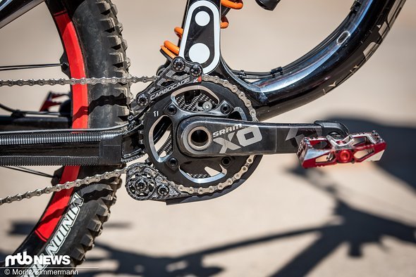 An Slawomir Lukasiks NS Bikes Fuzz 29 sorgt eine neue Carbocage-Kettenführung dafür, dass die Kette immer sicher drauf bleibt … An Slawomir Lukasiks NS Bikes Fuzz 29 sorgt eine neue Carbocage-Kettenführung dafür, dass die Kette immer sicher drauf bleibt …