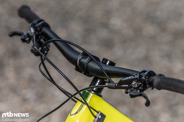 Vom 50 mm kurzen Vorbau, über den 800 mm breiten Race Face-Lenker bis zu den Shimano XT-Bremsen verfügt das Norco Sight über ein stimmiges Cockpit Vom 50 mm kurzen Vorbau, über den 800 mm breiten Race Face-Lenker bis zu den Shimano XT-Bremsen verfügt das Norco Sight über ein stimmiges Cockpit