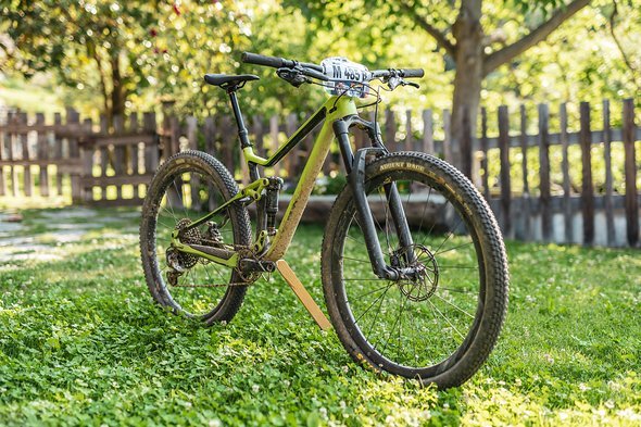 Renngerät Nummer 2: Merida One Twenty 8000 mit ebenfalls angepassten Reifen Renngerät Nummer 2: Merida One Twenty 8000 mit ebenfalls angepassten Reifen