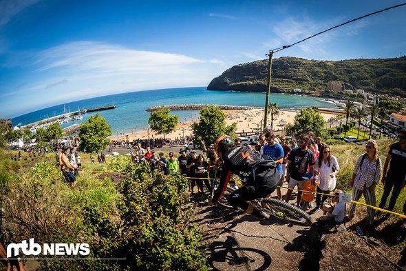 Nur noch ein paar Meter, dann war auch Stage 8 der EWS auf Madeira Geschichte. Nur noch ein paar Meter, dann war auch Stage 8 der EWS auf Madeira Geschichte.