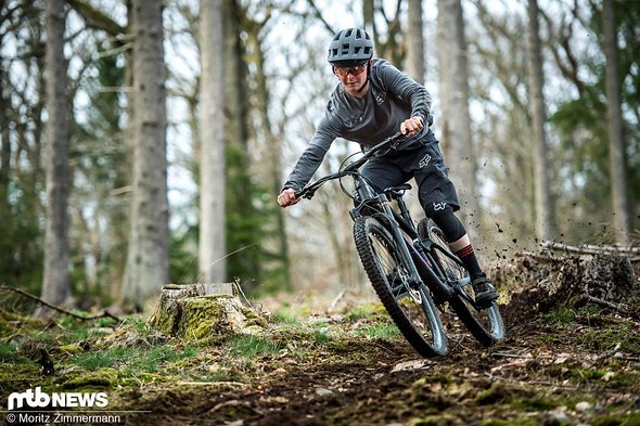 Trotz enormer Baller-Qualitäten macht das Slash 8 auch auf flachen Trails jede Menge Spaß Trotz enormer Baller-Qualitäten macht das Slash 8 auch auf flachen Trails jede Menge Spaß