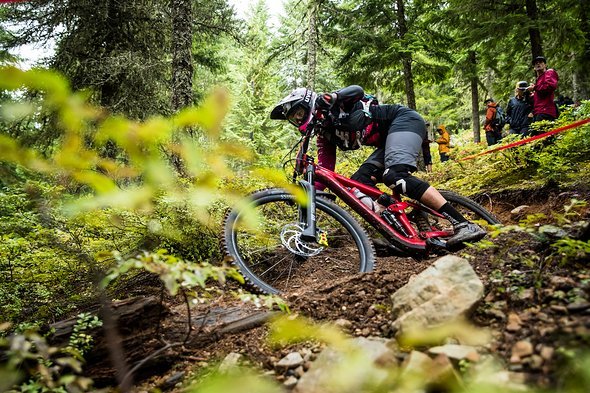 Stage 3, Golden Boner, ein Trail auf der Blackcomb-Seite, den wir im Rennen noch nie gefahren sind. Stage 3, Golden Boner, ein Trail auf der Blackcomb-Seite, den wir im Rennen noch nie gefahren sind.