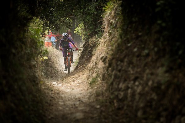 Die Gasse des Schmerzes kurz vor dem Ziel der Stage 6. Anita schafft es auch noch die letze Energie aufs Pedal zu drücken Die Gasse des Schmerzes kurz vor dem Ziel der Stage 6. Anita schafft es auch noch die letze Energie aufs Pedal zu drücken