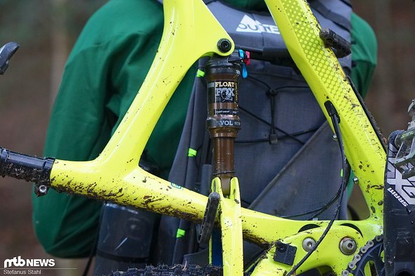Das Fahrrad liegt hauptsächlich auf dem Sitzrohr Das Fahrrad liegt hauptsächlich auf dem Sitzrohr