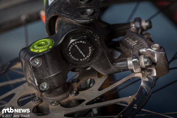 Under Pressure: Hier sollte man nicht einfach aufschrauben. Aber eigentlich geht es in dem Bild ja um die Bremse Under Pressure: Hier sollte man nicht einfach aufschrauben. Aber eigentlich geht es in dem Bild ja um die Bremse