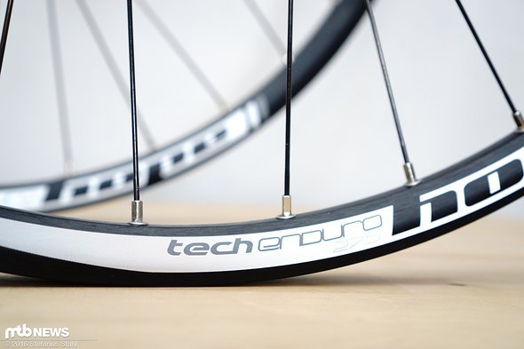 Das Finish der Felge erwies sich auch nach Fahrten auf tiefem Schotter als haltbar Das Finish der Felge erwies sich auch nach Fahrten auf tiefem Schotter als haltbar