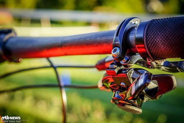 Zusätzlich kann der Schalthebel gegenüber dem Bremshebel axial verdreht werden, um eine bestmögliche Ergonomie zu erreichen Zusätzlich kann der Schalthebel gegenüber dem Bremshebel axial verdreht werden, um eine bestmögliche Ergonomie zu erreichen