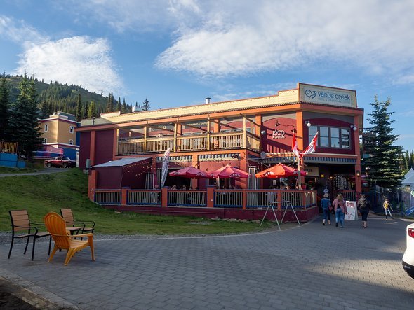 Faux-Western oder Faux-Alpen, wir wissen nicht, was besser ist. Silverstar ist jedoch zumindest anders. Faux-Western oder Faux-Alpen, wir wissen nicht, was besser ist. Silverstar ist jedoch zumindest anders.