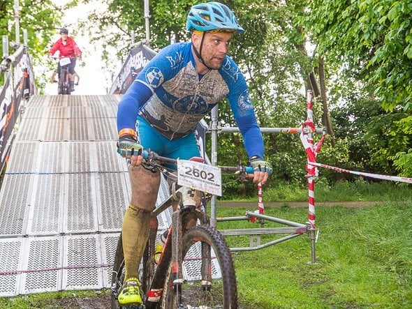 Der Eulenexpress, Frank und Moni setzen sich in der 2er Mixed schnell an die Spitze. Der Eulenexpress, Frank und Moni setzen sich in der 2er Mixed schnell an die Spitze.