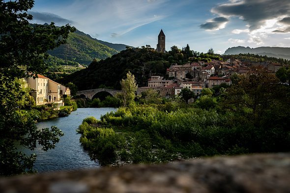 Olargues, die kleine Stadt in einer der bekanntesten Weinregionen der Welt lieferte eine hübsche Kulisse und schwierige Trails für die dritte Runde der EWS 2018. Olargues, die kleine Stadt in einer der bekanntesten Weinregionen der Welt lieferte eine hübsche Kulisse und schwierige Trails für die dritte Runde der EWS 2018.