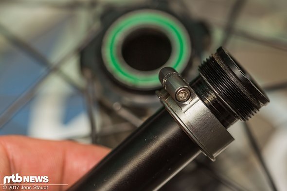 Mit diesem Ring stellt man das Lagerspiel ein Mit diesem Ring stellt man das Lagerspiel ein