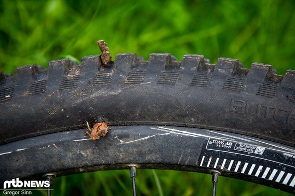 … allerdings muss man zwischendurch eine neue MaXalami in das Werkzeug einfädeln, was einiges an Zeit kostet. … allerdings muss man zwischendurch eine neue MaXalami in das Werkzeug einfädeln, was einiges an Zeit kostet.