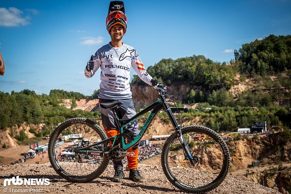 Sam Reynolds, immer gut gelaunter Allround-Fahrer, katapultierte sich auf seinem Polygon-Freerider auf Rang 2 im Best Freeride Line-Ranking Sam Reynolds, immer gut gelaunter Allround-Fahrer, katapultierte sich auf seinem Polygon-Freerider auf Rang 2 im Best Freeride Line-Ranking