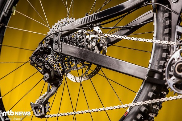 Am Ausfallende lässt sich die Geometrie des Bikes verstellen Am Ausfallende lässt sich die Geometrie des Bikes verstellen