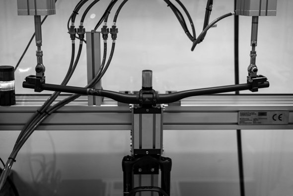 Die Lenker und Vorbauten werden im hauseigenen Canyon-Labor getestet – und per CT-Scanner durchleuchtet Die Lenker und Vorbauten werden im hauseigenen Canyon-Labor getestet – und per CT-Scanner durchleuchtet