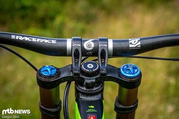 Im Vergleich zur regulären Fox 40 für 27,5" Laufräder empfiehlt der Hersteller, beim 29" Modell einen Token mehr in die Luftkammer zu installieren, um das vergrößerte Volumen des längeren Standrohrs zu kompensieren. Im Vergleich zur regulären Fox 40 für 27,5" Laufräder empfiehlt der Hersteller, beim 29" Modell einen Token mehr in die Luftkammer zu installieren, um das vergrößerte Volumen des längeren Standrohrs zu kompensieren.