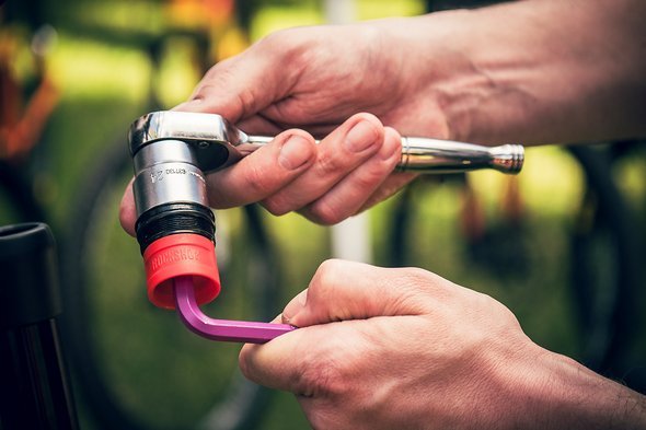 Mit einem 6 mm Innensechskant lässt sich der Token fixieren Mit einem 6 mm Innensechskant lässt sich der Token fixieren