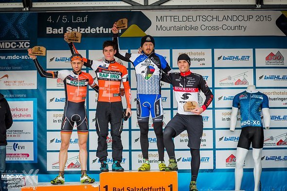 Das Podium Elite/U23 vom Samstag: 1. Christopher Maletz - Fujibikes Rockets, 2. Marcus Werner - Focus Rapiro, 3. Thommy Galle - Panoramic-Stevens, bester Nachwuchsfahrer Oliver Kühn - Focus Rapiro Das Podium Elite/U23 vom Samstag: 1. Christopher Maletz - Fujibikes Rockets, 2. Marcus Werner - Focus Rapiro, 3. Thommy Galle - Panoramic-Stevens, bester Nachwuchsfahrer Oliver Kühn - Focus Rapiro