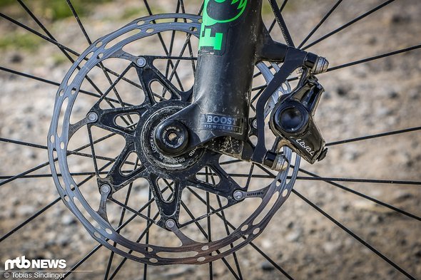 SRAM setzt bei der Level auf die DOT 5.1 Bremsflüssigkeit, bei der es im Vergleich zur DOT 4 dreimal so lange dauern soll, bis der Siedepunkt erreicht ist SRAM setzt bei der Level auf die DOT 5.1 Bremsflüssigkeit, bei der es im Vergleich zur DOT 4 dreimal so lange dauern soll, bis der Siedepunkt erreicht ist