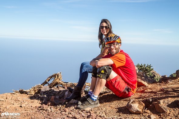 Atlantic Cycling Firmengründer Philipp Foltz zusammen mit Acerina, der wohl schnellsten Shuttle-Fahrerin auf La Palma Atlantic Cycling Firmengründer Philipp Foltz zusammen mit Acerina, der wohl schnellsten Shuttle-Fahrerin auf La Palma